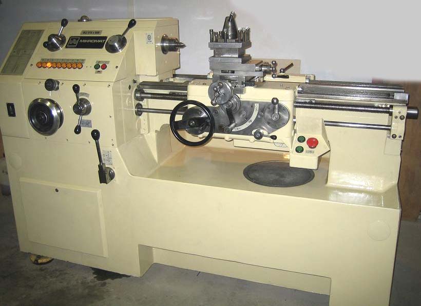 DLZ-315 Загальний вигляд токарно-гвинторізного верстата Загальний вигляд універсального токарно-гвинторізного верстата DLZ-315